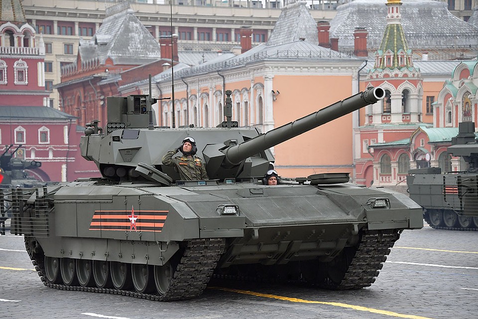Странные события происходят с нашим новейшим танком Т-14 «Армата».