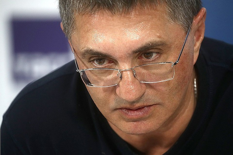 Мясников отметил, что любой незнакомый вирус опасен для человека. Это и случилось с COVID-19. Фото: Сергей Фадеичев/ТАСС