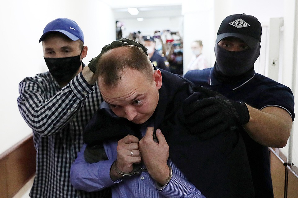 Судя по первым обнародованным «источниками» деталям уголовного дела Сафронова, спецслужбы начали следить за журналистом еще в 2012 году