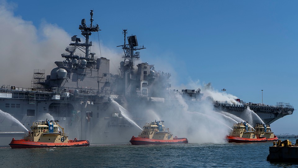Число пострадавших при пожаре на борту корабля ВМС США возросло до 59