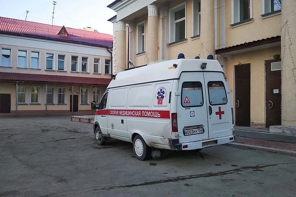 Новосибирца госпитализировали в больницу после того, как его сбила иномарка.