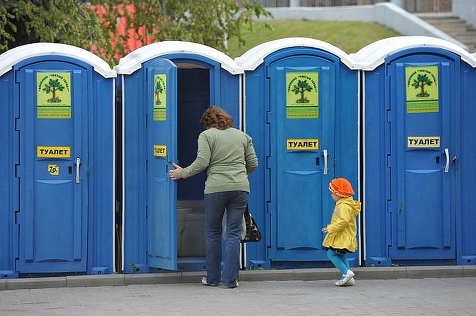 Новосибирцы жалуются на дефицит туалетов в городе.