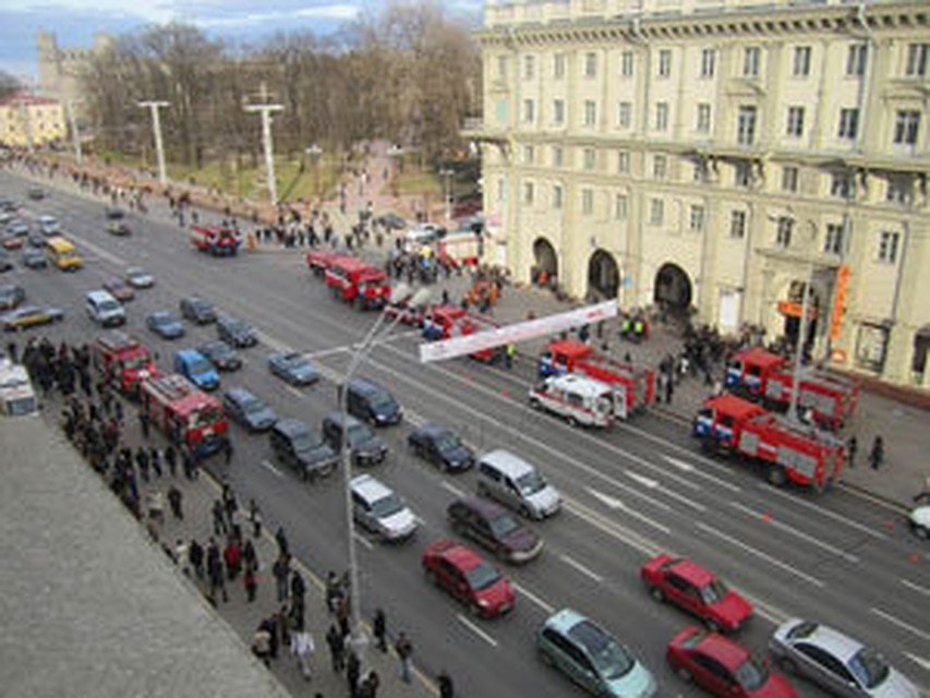 На станции метро "Октябрьская" взрыв