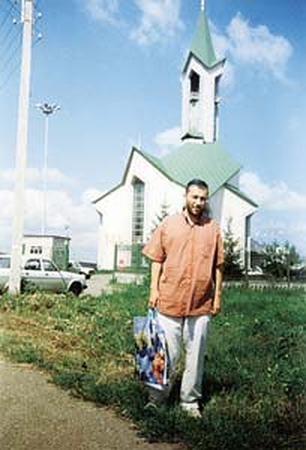 В этой мечети он когда-то был имамом.