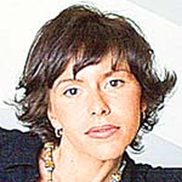 Лариса: - Ведущий давно вырос из «Большой стирки». В «Пяти вечерах» он доказал, что может заинтересовать публику не только тем, как он выглядит, но и тем, что говорится у него в студии.