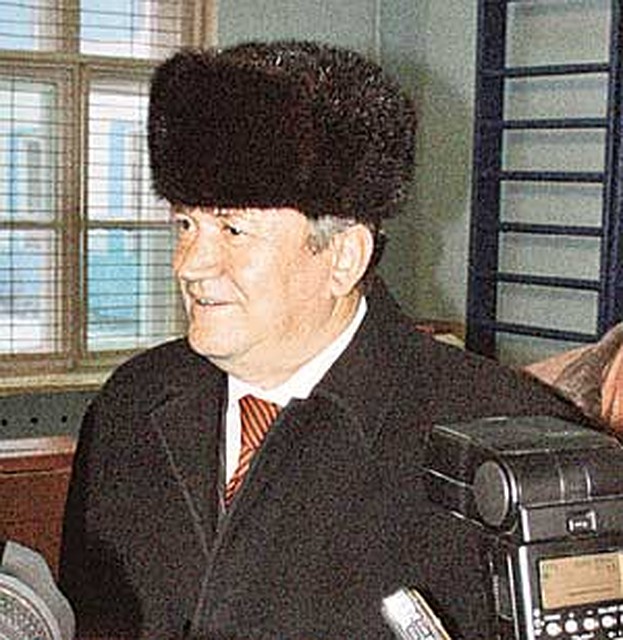 Н. Максюта не уберег свою голову, но пост главы области сохранил.