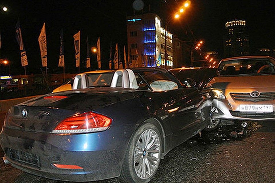 Игумен за рулем спорткара BMW с дипномерами посольства Мальты разбил сразу три машины. Потерпевшие утверждают, что священник был нетрезв и отказался от медосвидетельствования.