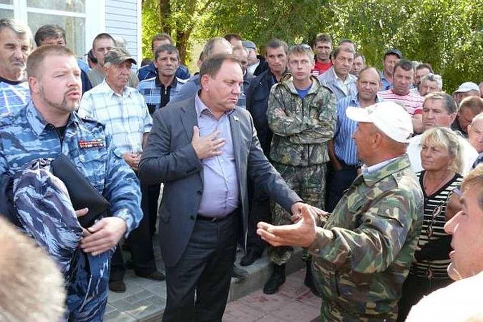 На сходке люди были настроены серьезно.