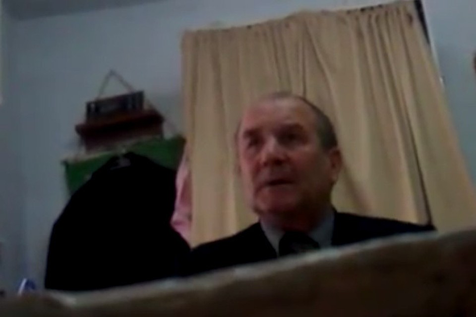 Виктор Кравченко даже стоял на коленях перед директором училища, чтобы его не увольняли за его русофобские высказывания.