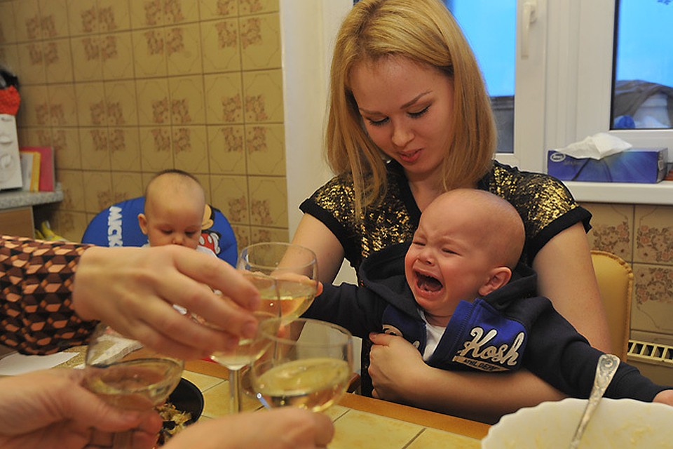 В случае, если соцработник решит, что родители категорически не справляются со своими обязанностями, дети у них будут изыматься государством