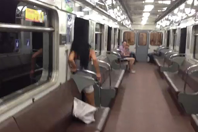 Пассажирам метро устроили поездку с экстримом