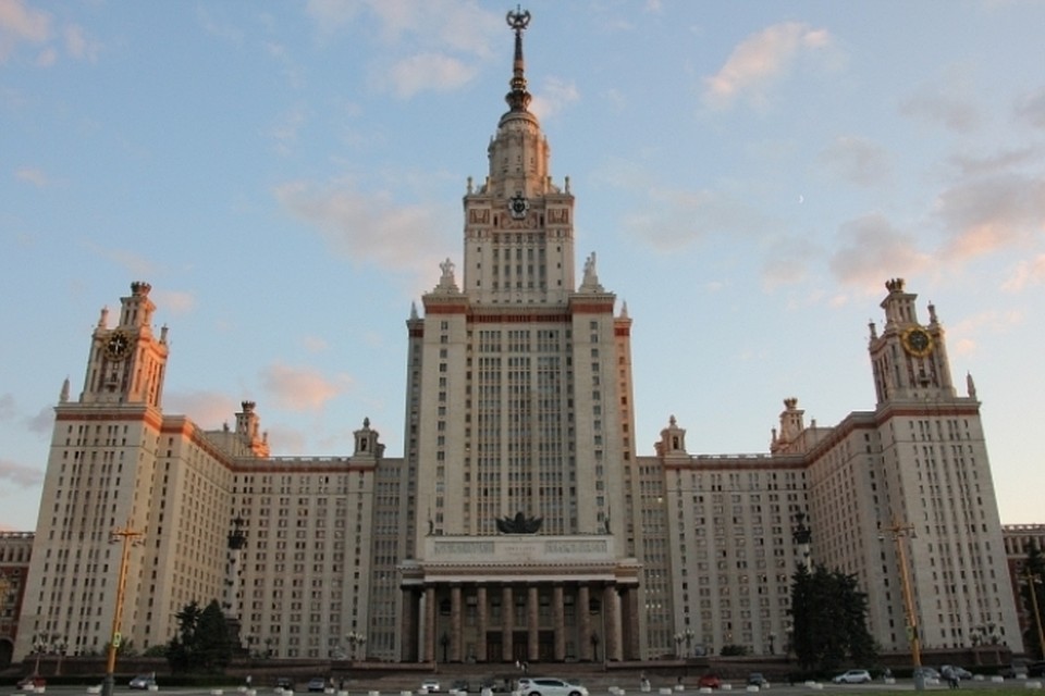 Фундаментальную теоретическую подготовку дают в МГУ