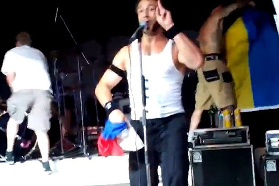 Многие считают, что за надругательство над флагом Bloodhound Gang нужно привлечь по УК