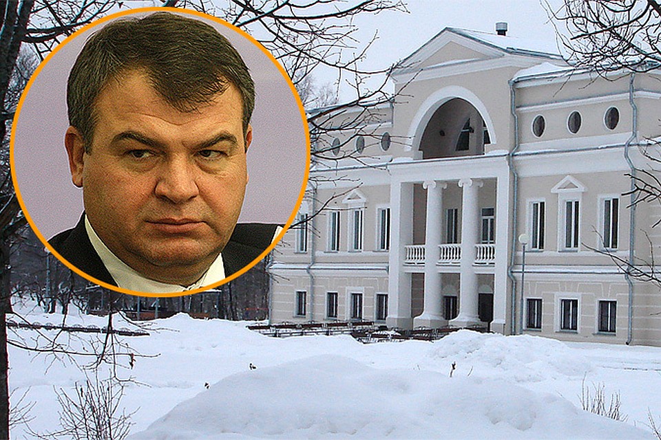 Фасад роскошной усадьбы "Лафер". Именно сюда, полагает следствие, по приказу Сердюкова вывозили свидетелей по делу "Оборонсервиса".