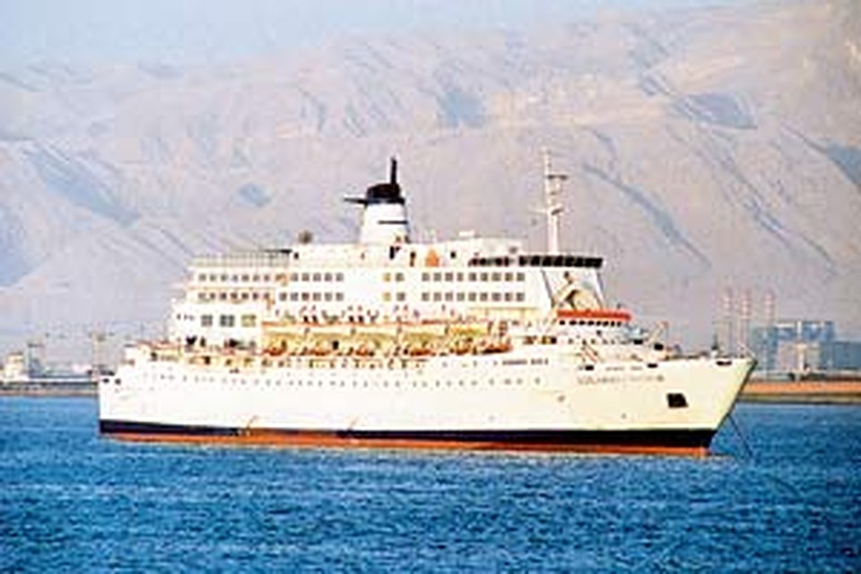 Теперь этот красавец паром покоится на морском дне...