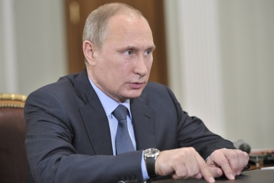Путин поздравил студентов МИФИ, сыграв на рояле «Московские окна»