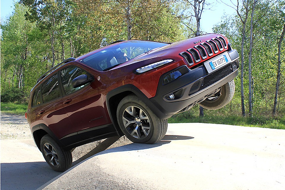 На заводском полигоне Jeep в Балокко мы опробовали версию Trailhawk на самых разных участках дорог.