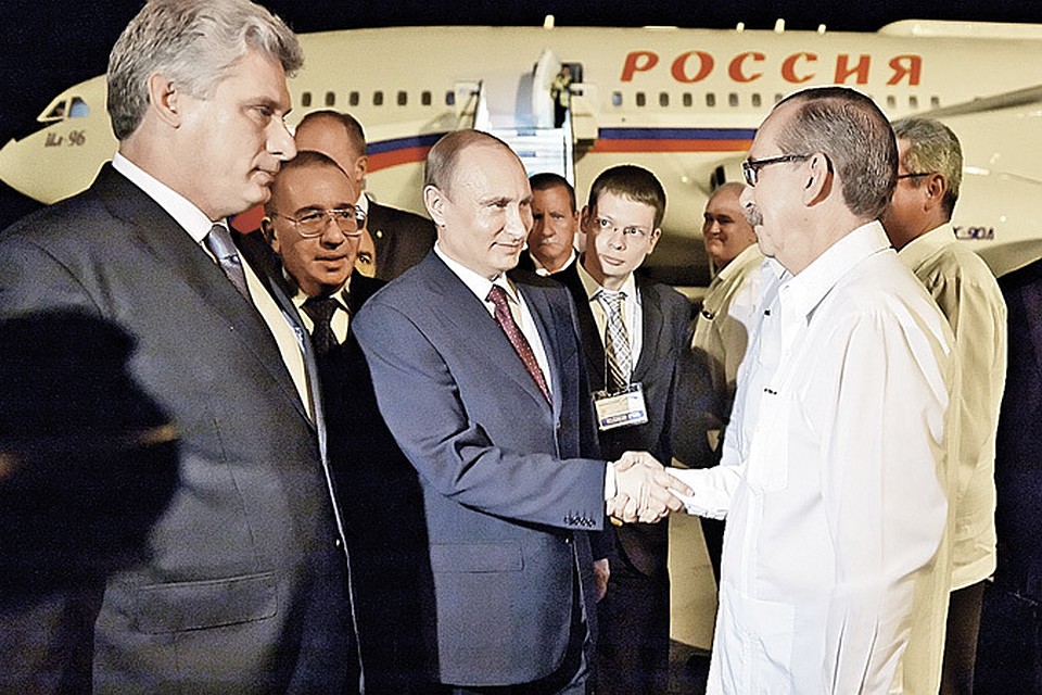 Поездку в Южное полушарие президент начал с Кубы. В Гаване он встретился с Раулем и Фиделем Кастро