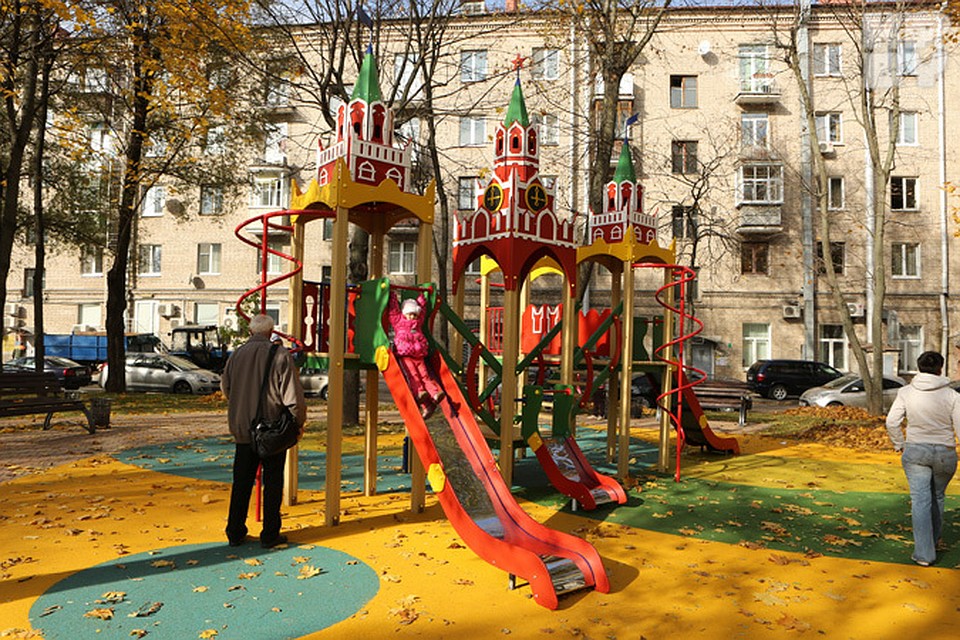 В центре Минска достроили чудо-дворик - подарок от московских властей.