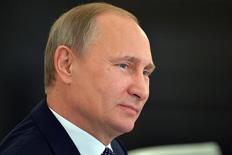 Американским политикам стоит предпринять более решительные меры, а не дожидаться, пока режим Путина даст трещины
