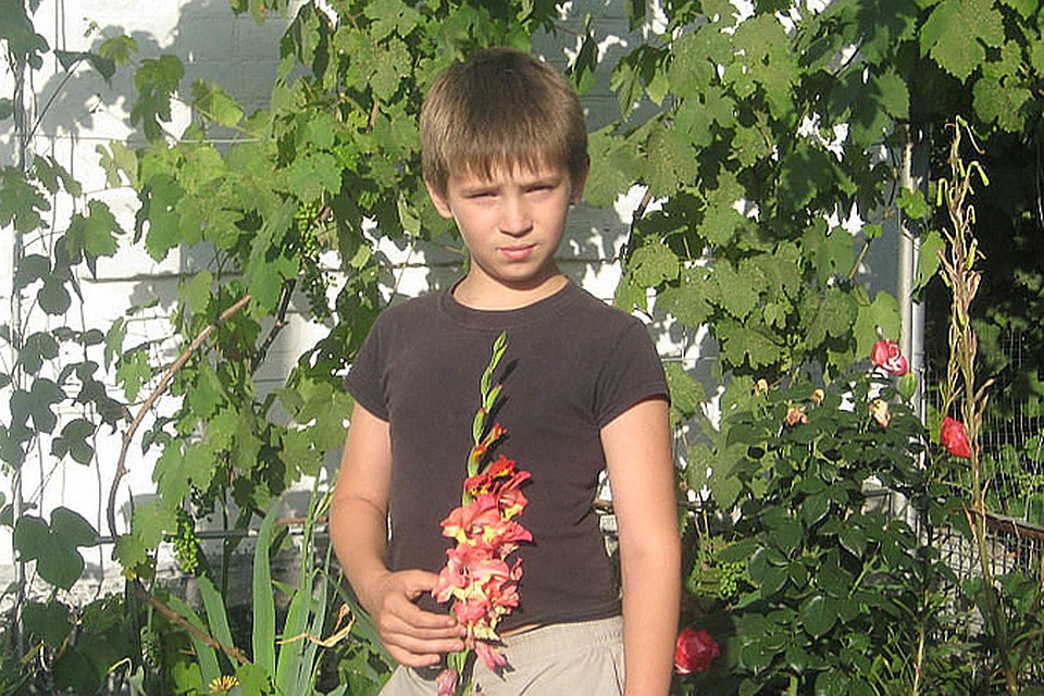В родном городе Шахтерске 2 января восьмилетнему Ване во дворе дома снарядом оторвало обе ноги и руку