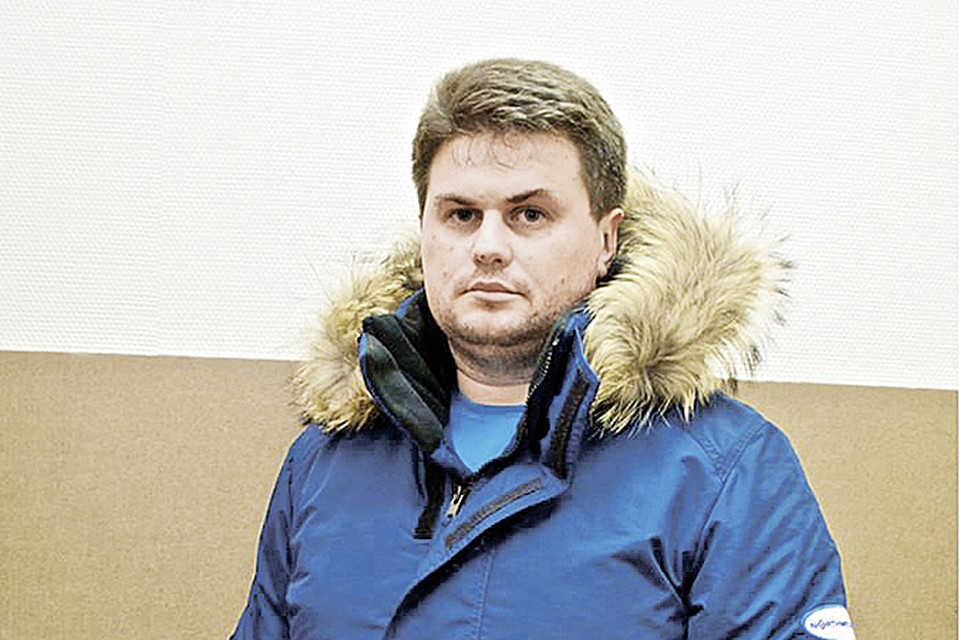 Игорь Фролов вынужден переехать из Петербурга в Новгород, чтобы сократить расходы на производство.