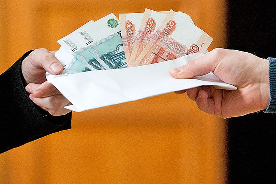 Серая зарплата – это та часть зарплаты, которая не прописана в трудовом договоре и которая составляет большую часть всей зарплаты работника.