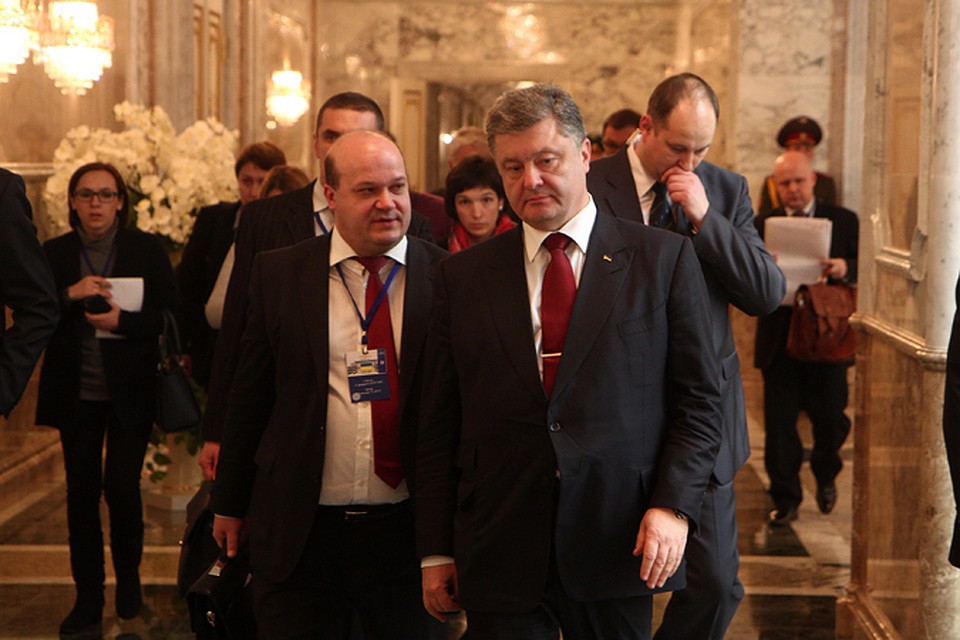 Петр Порошенко сказал журналистам, что условия, предложенные Россией, для него неприемлемы.