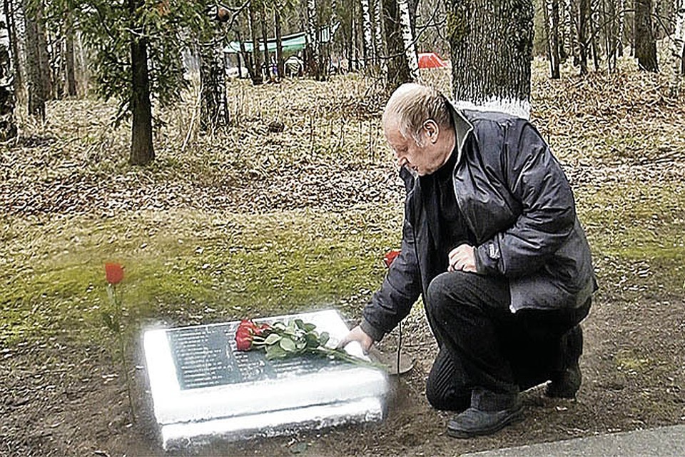 Спустя много лет на Синявинских высотах наш корреспондент нашел место захоронения родного человека.