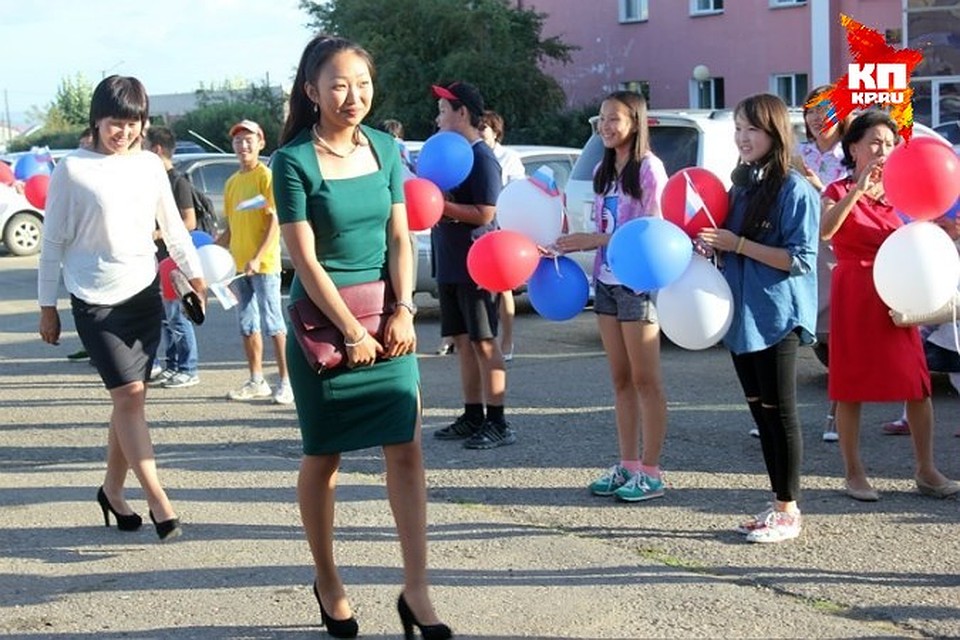 Первого сентября в Доме культуры поселка Могойтуй агинцы получили возможность лично поздравить Туяну и ее тренера Светлану Жигжитову с победой.