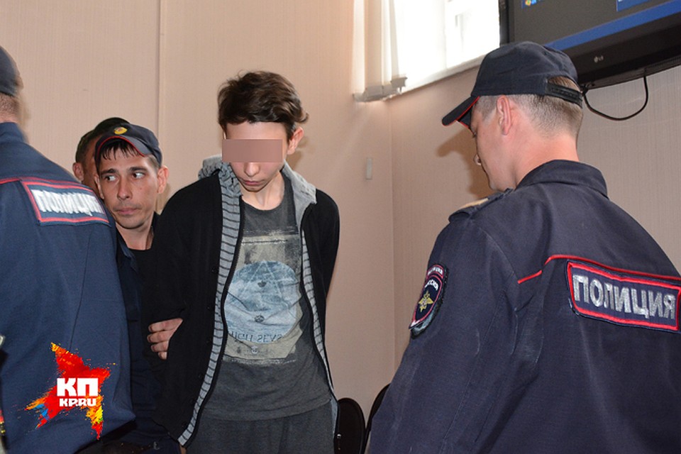 Сын новосибирского бизнесмена после школьной переклички зарезал свою сверстницу Карину Залесову, с которой в прошлом встречался.