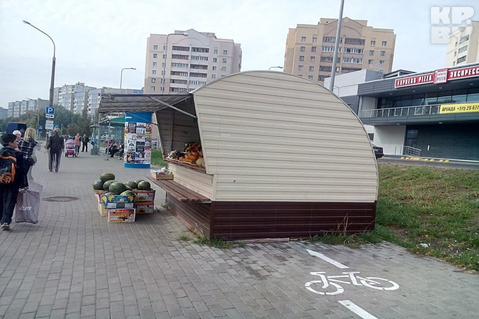 Велодорожка в Малиновке упирается в стенку киоска.