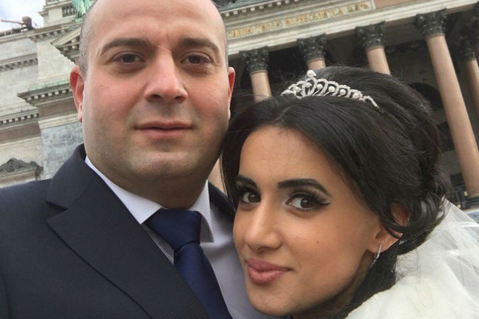 Самир и Гюльнар в день свадьбы, 15 апреля. Жить ей осталось ровно неделю.