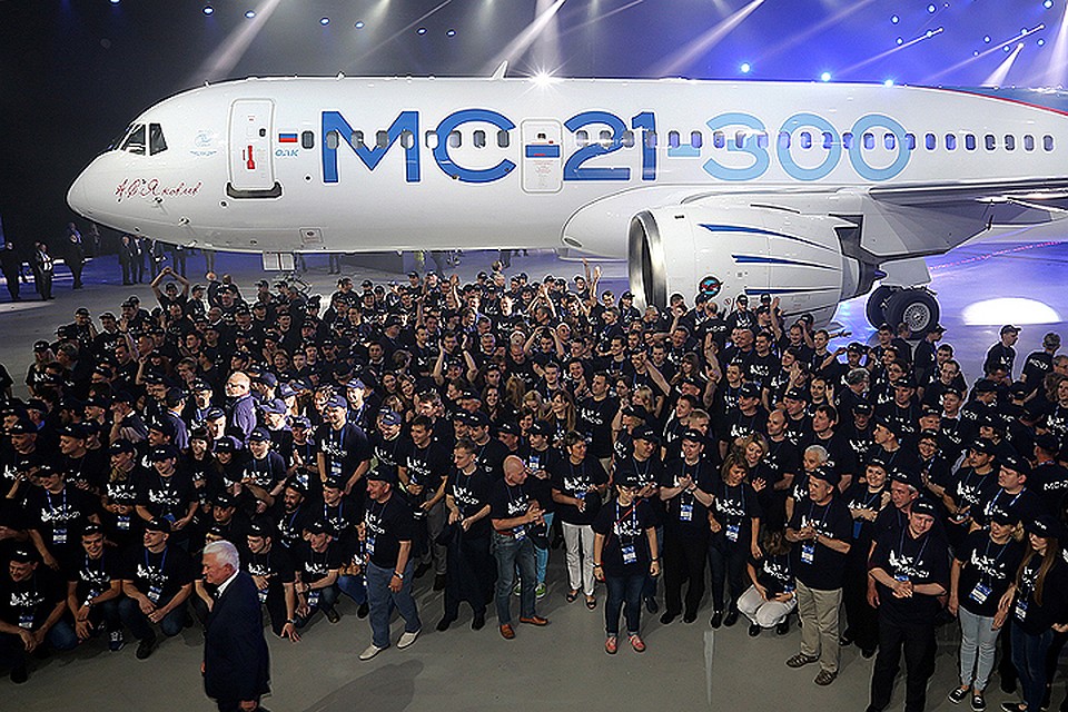 Церемонии выкатки магистрального самолета МС-21-300 на авиационном заводе корпорации "Иркут". ФОТО Марина Лысцева/ТАСС