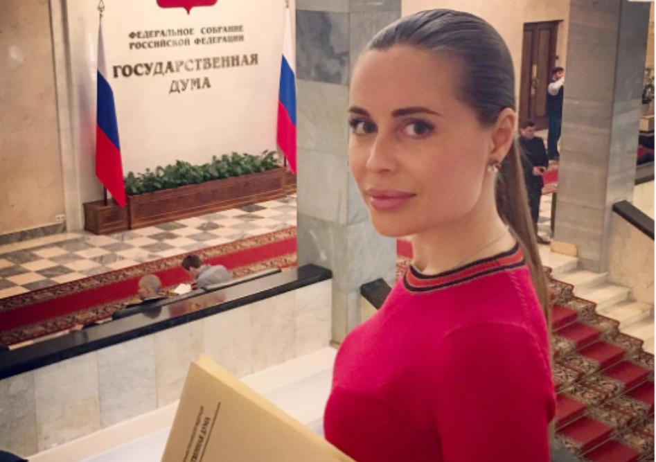 Совершенно голая Юлия Михалкова и другие знаменитости на Starsru.ru