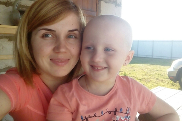 Чтобы спасти четырехлетнюю Женю, витебские школьники придут на линейки 1 сентября без цветов. Фото: из личного архива семьи Батуревич.