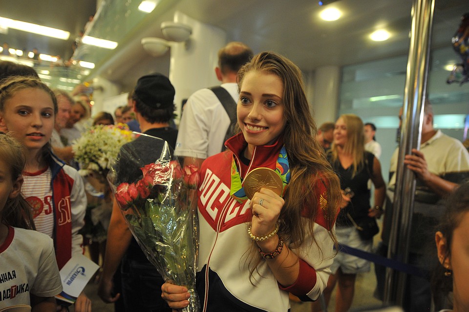 Вера и красавица, и спортсменка!А еще и Олимпийская чемпионка к своим 18 годам.