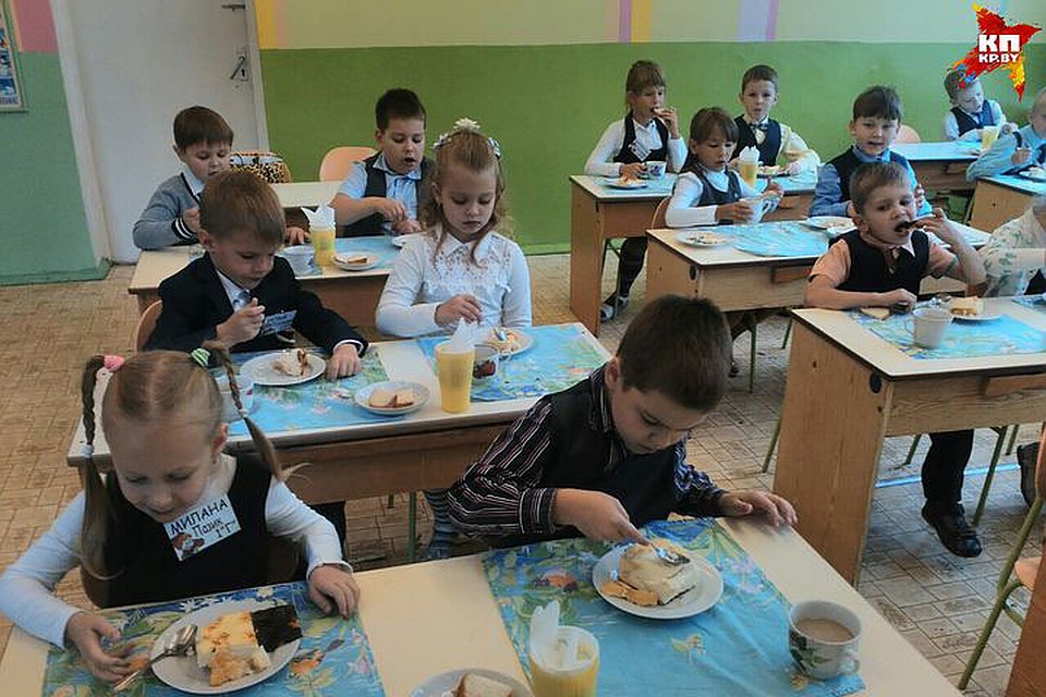 Заставлять детей есть и запрещать носить с собой домашнюю еду учителя не должны.
