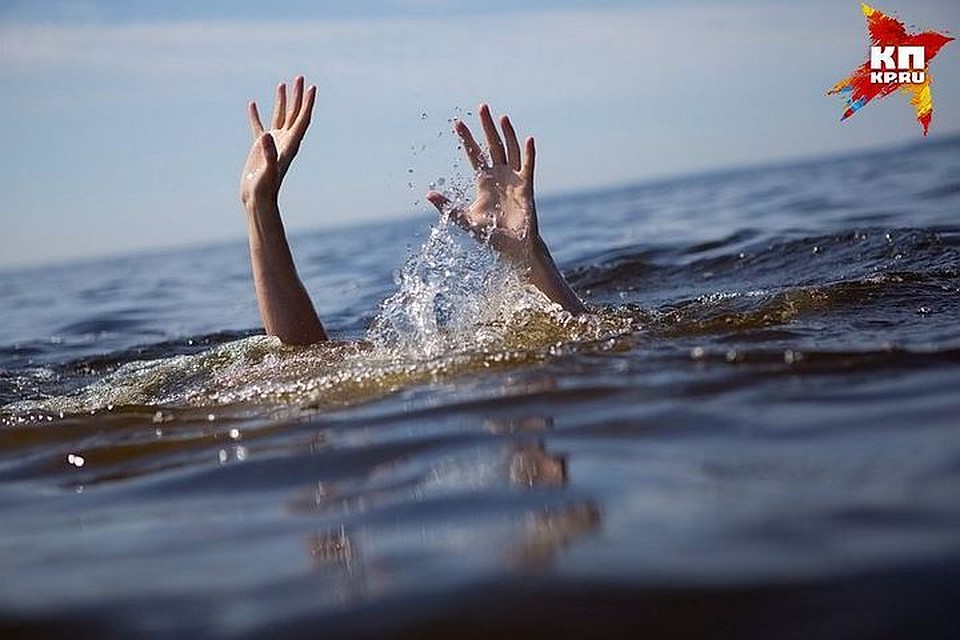 Прохожие видели, как подавленная старушка идет к воде, но никто не вызвался помочь