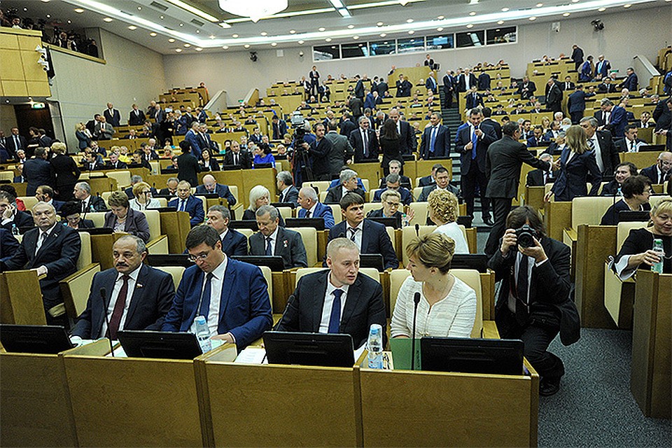 Перед началом первого пленарного заседания Госдумы РФ седьмого созыва.