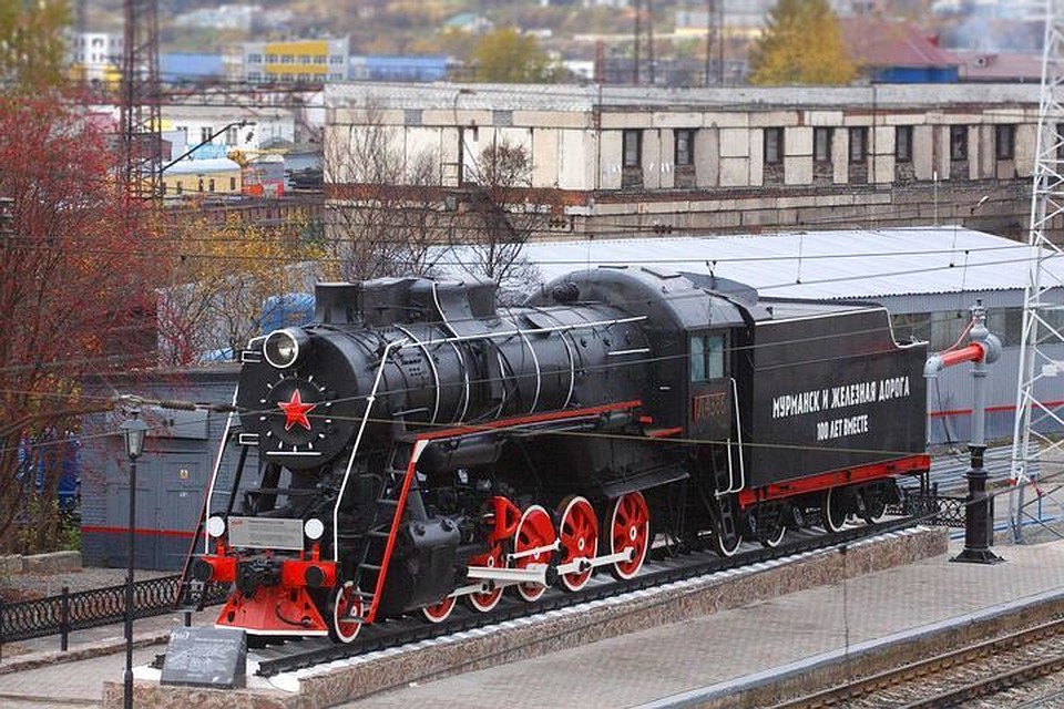 К юбилею у Мурманского вокзала на вечную стоянку поставили паровоз Л-4386