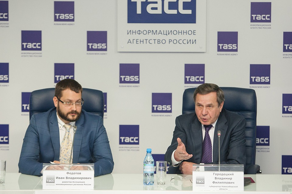 иван Федотов и Владимир Городецкий рассказали о кластерной политике. Фото: пресс-служба губернатора и правительства Новосибирской области