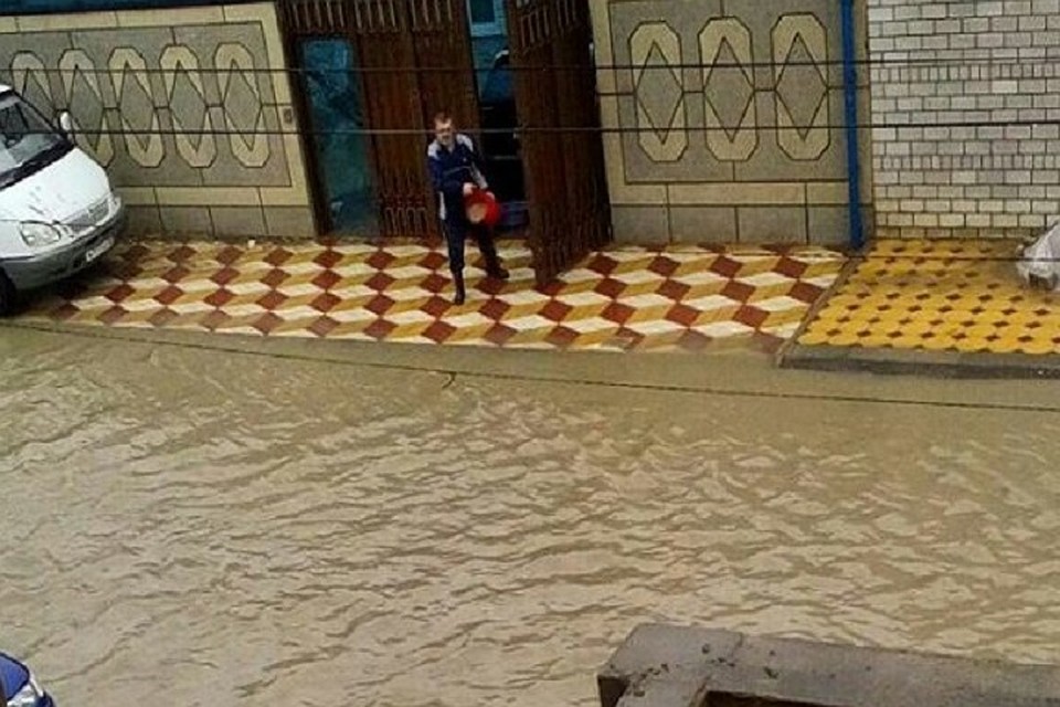 Улицы Махачкалы после проливного дождя. Фото: Vk.com