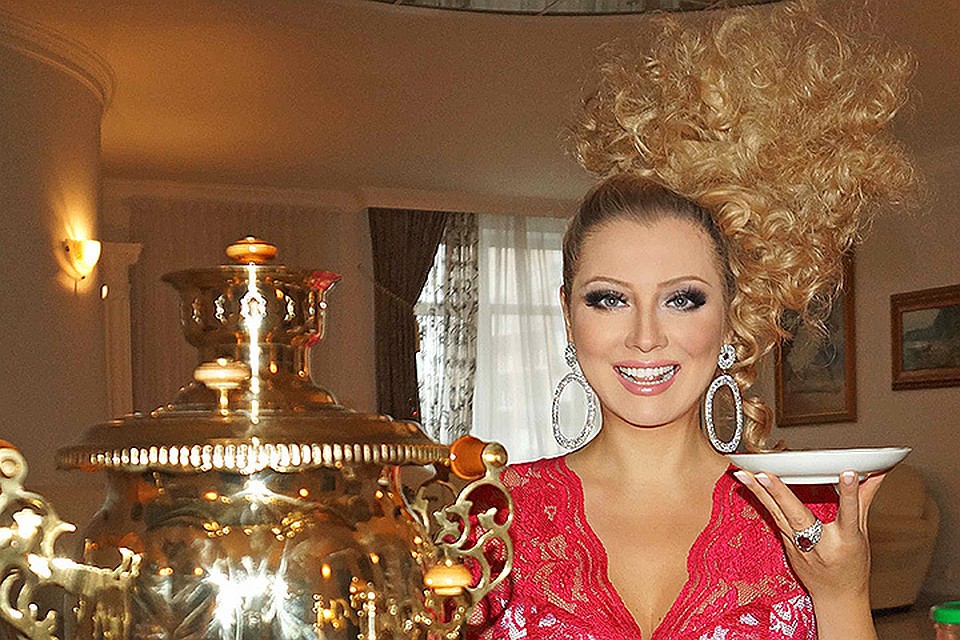 Лена Ленина