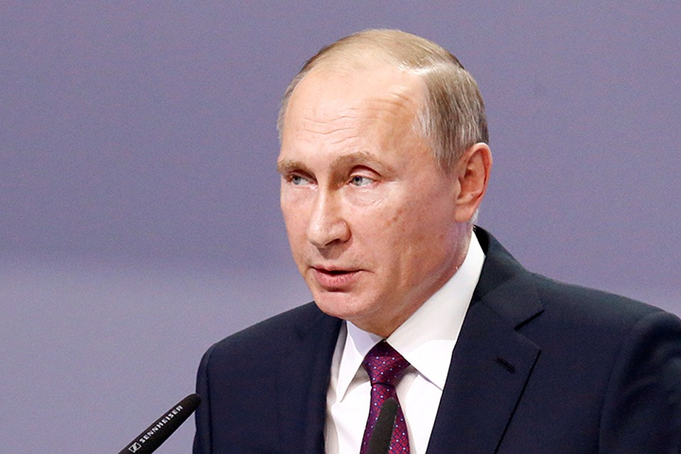 По мнению президента, совмещать большие должности и плодотворно работать в Академии наук невозможно