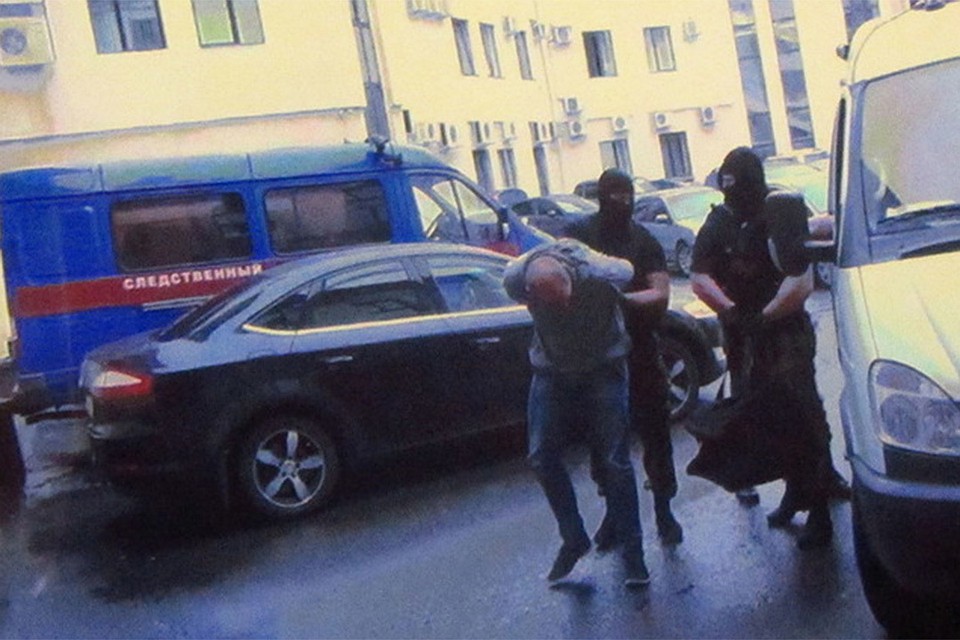 Лучшие следователи и оперативники занимались раскрытием дела, и уже спустя две недели задержали подозреваемых.