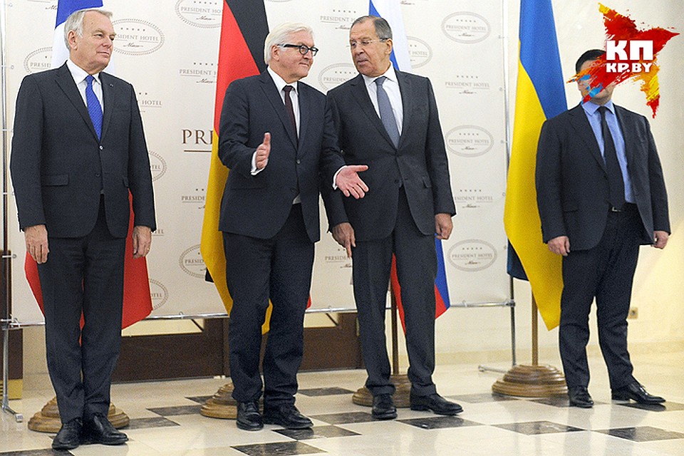 Глава МИДа Франции Жан-Марк Эйро, министр иностранных дел Германии Франк-Вальтер Штайнмайер, глава МИДа России Сергей Лавров и глава МИДа Украины Павел Климкин на переговорах в Минске.