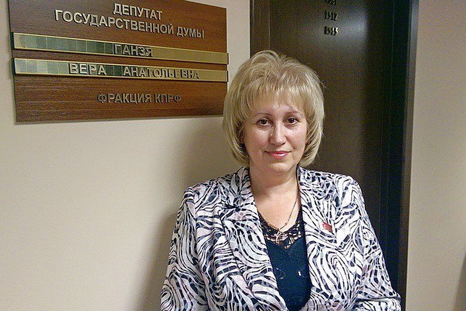 Вера Ганзя признается: в прошлом созыве депутатам Госдумы работалось легче. А нынче - загрузили народных избранников так, что они поесть не успевают! Фото: Андрей КУЗНЕЦОВ\pro-sibir.org