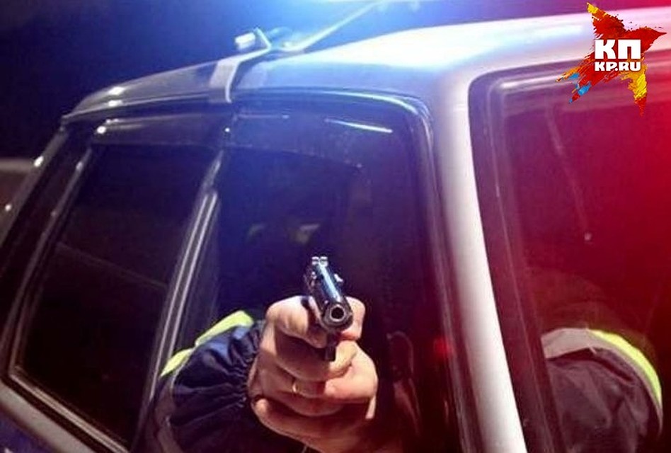 В Сарапуле для задержания пьяного водителя ему прострелили колеса