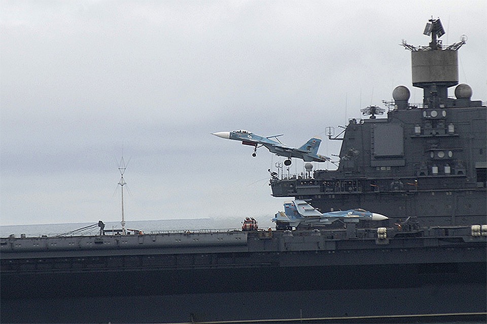 Первыми зону конфликта покинут корабли авианесущей группы Северного флота во главе с тяжелым авианесущим крейсером "Адмирал Флота Советского Союза Кузнецов".